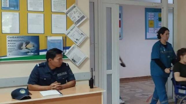 В 152 больницах по стране установили  полицейские посты