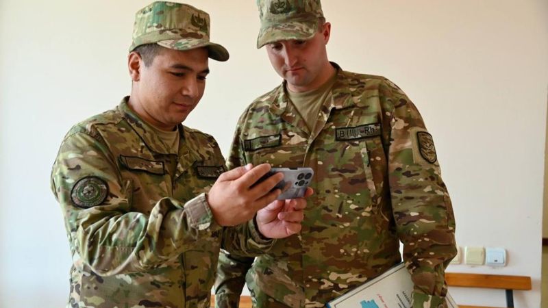 Вооружённые силы первыми перешли на национальный мессенджер Aitu