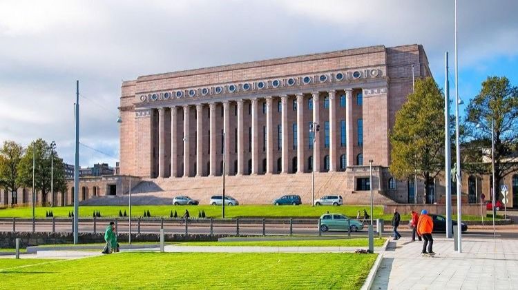 В Финляндии депутат покончил жизнь самоубийством в здании парламента