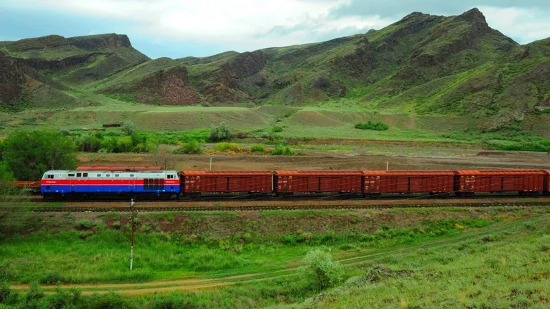 Грузовой поезд