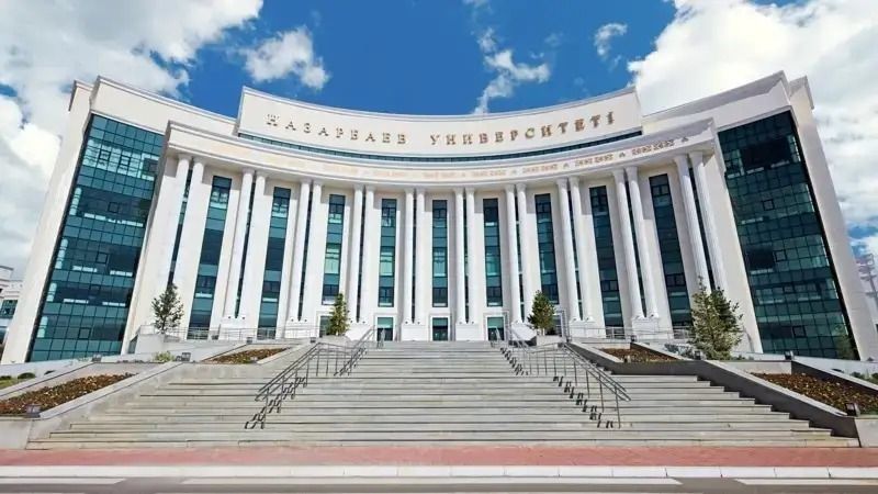 Студентка Назарбаев университета выпала с 12-го этажа общежития