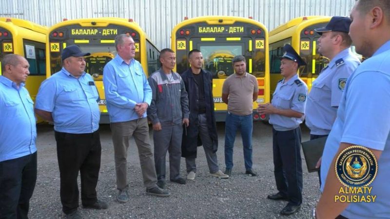 Школьные автобусы и дороги попали в поле зрения полиции Алматы перед началом учебного года