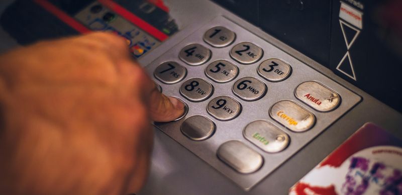 Мошенник представился сыном пенсионера и попытался выманить у него 1,3 млн тенге