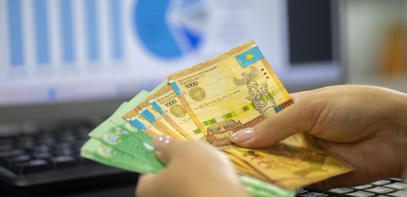 Более половины трат – на еду: инфляция обнулила рост доходов казахстанцев