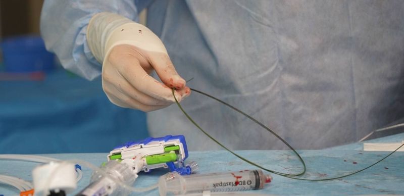 В Австрии нейрохирург допустила дочь к операции на черепе пациента