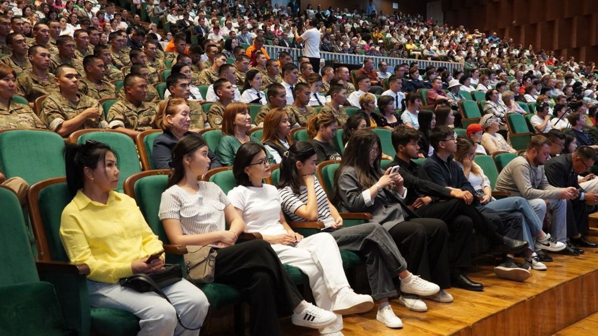 Торжественное собрание, посвящённое Дню Конституции Казахстана