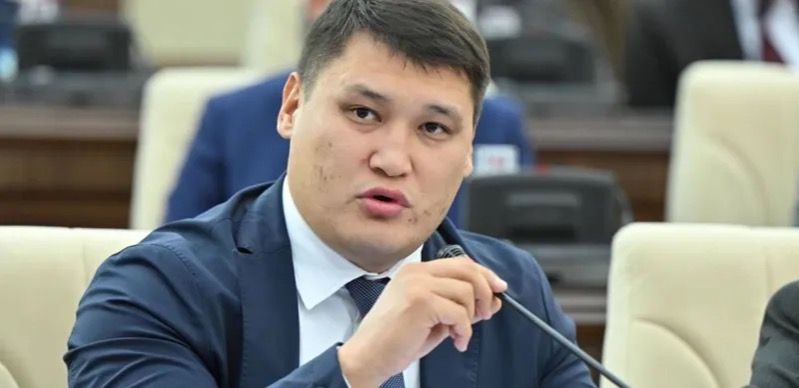 В акимате Шымкента усилили охрану после покушения на Руслана Берденова