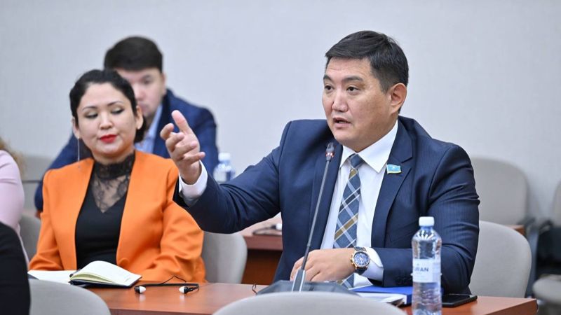 Депутаты не обязаны пользоваться мессенджером Aitu – Бакытжан Базарбек