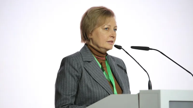 Елена Бахмутова