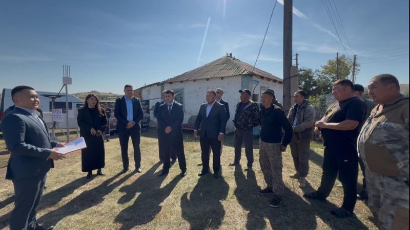 Жители села Алгабас получили Wi-Fi от британской OneWeb