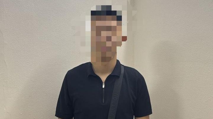 В Алматы двое парней на самокате сбили женщину