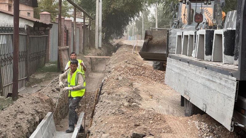Власти Алматы намерены избавиться от луж после дождей на улицах города