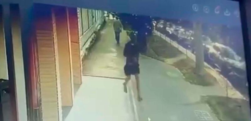Дерзкая кража 13 млн тенге попала на камеры в Алматы