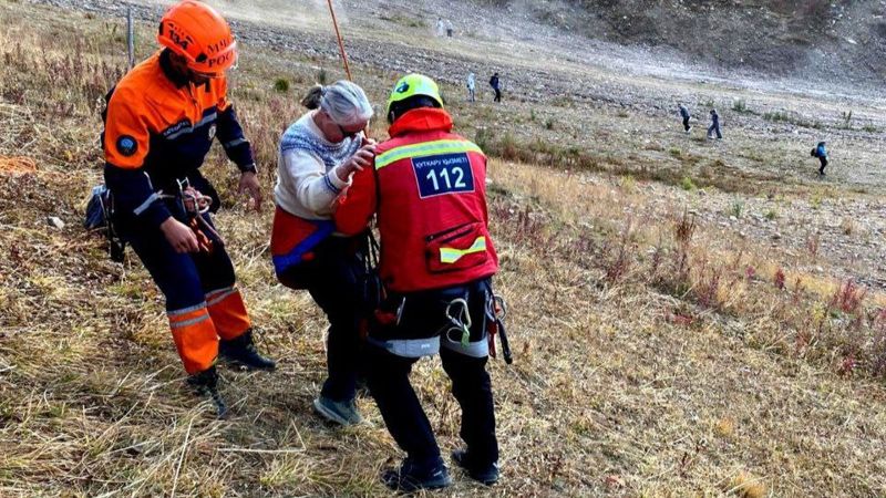 На "Шымбулаке" остановилась канатная дорога – из кабин эвакуировали более 20 человек