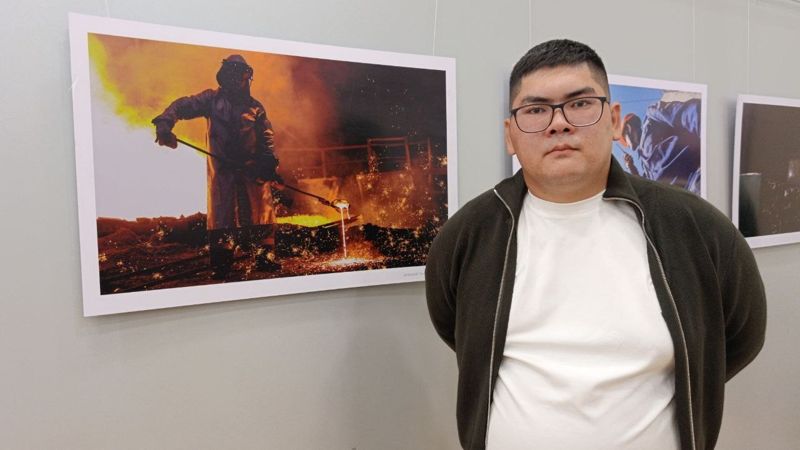 В Уральске открылась фотовыставка о людях труда