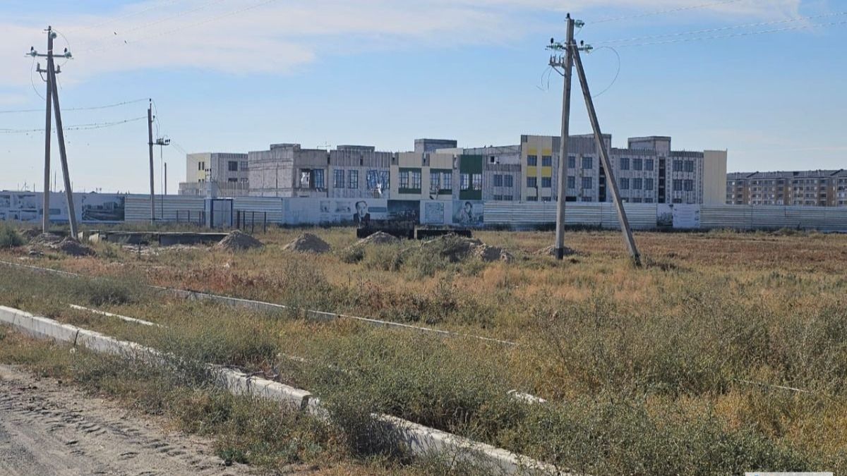Строящаяся комфортная школа в городе Кульсары, Атырауской области