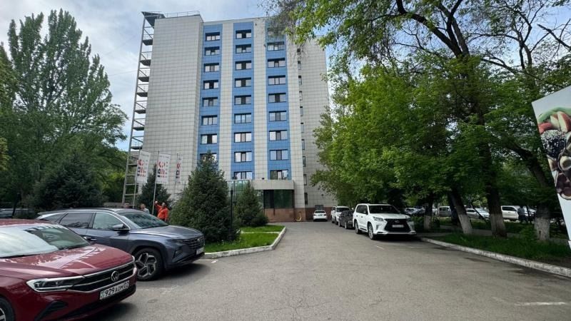 Теперь в рассрочку: здание в Алматы из возвращенных активов снова выставили на торги