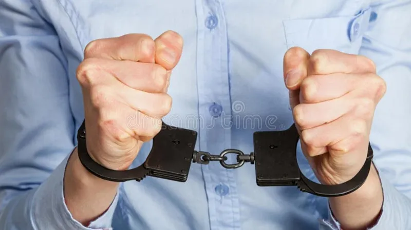 Арест с наручниками