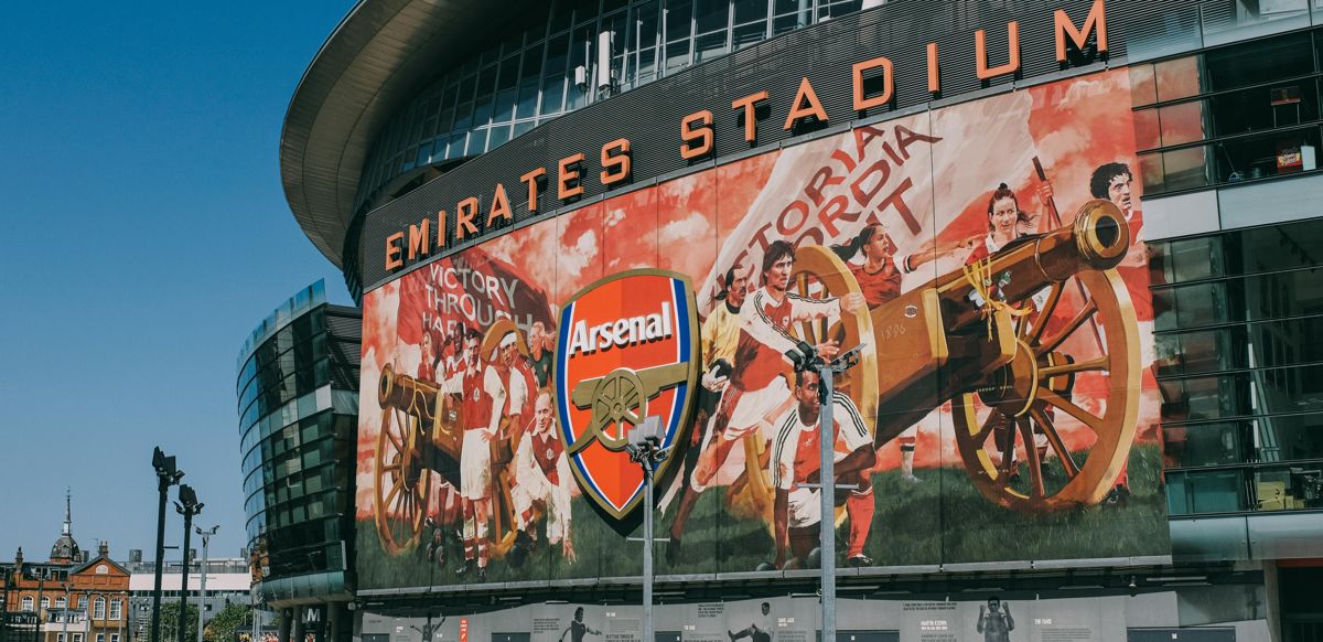 Футбольный стадион