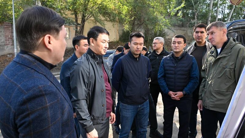 Аким Алматы потребовал от подрядчиков возместить ущерб жителям после ливня