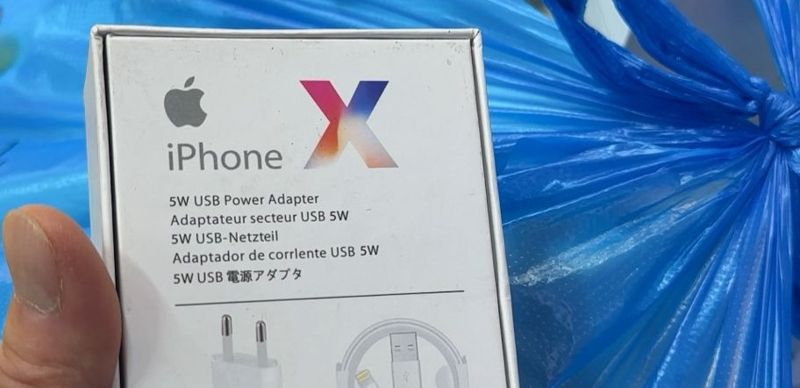 В Алматы изъяли крупную партию поддельных товаров под брендом Apple