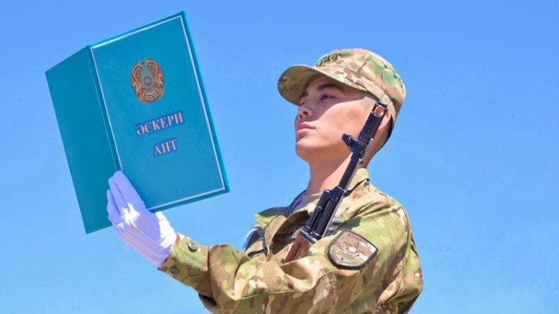 Большинство казахстанцев верят в способность армии защитить страну, но боятся дедовщины и коррупции