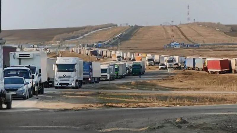Ситуацию с очередями фур в Россию не удалось решить до сих пор