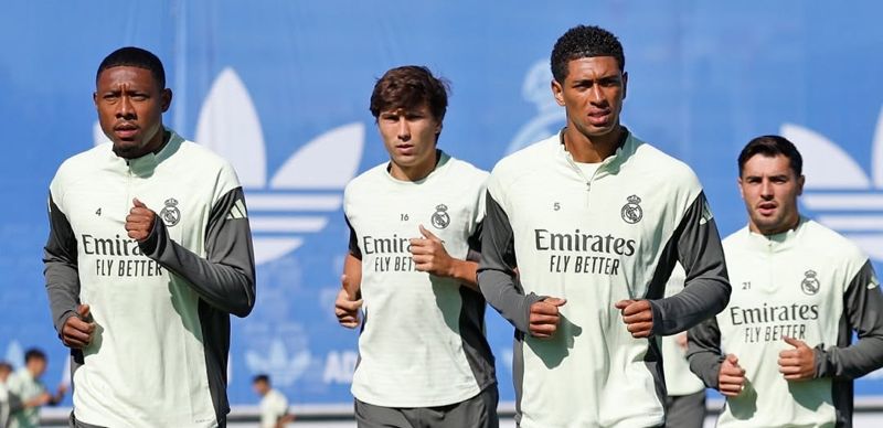 Фанаты "Реала" в Алматы едва не прорвали оцепление в аэропорту