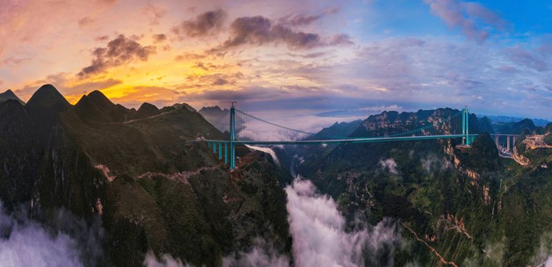 Самый высокий мост в мире открыли в Китае