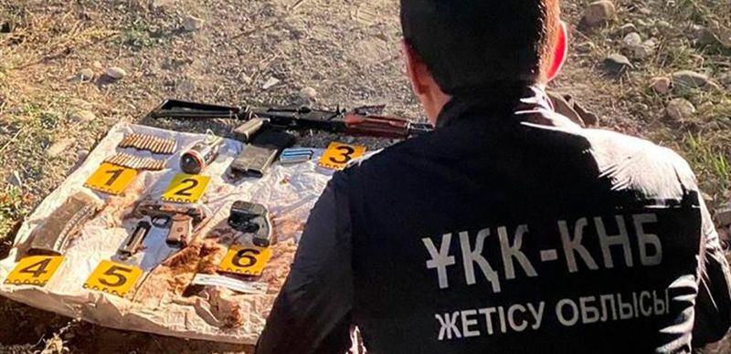 КНБ изъял 10 единиц похищенного в январе 2022 года оружия