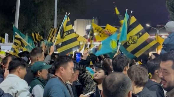 Болельщики с билетами не смогли попасть на матч "Кайрат" – "Реал" в Алматы 