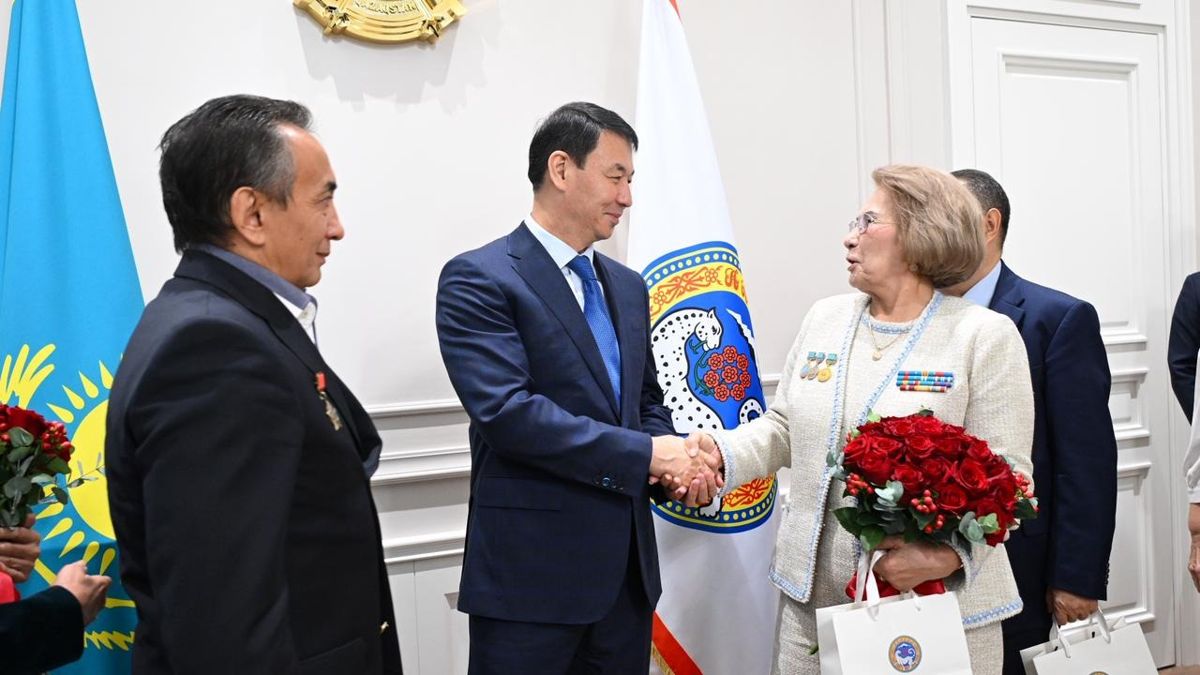  Встреча Дархана Сатыбалды с ветеранами