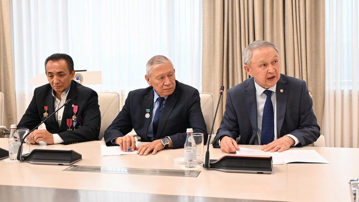 Встреча Дархана Сатыбалды с ветеранами