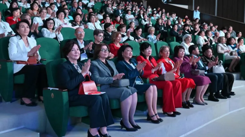  Торжественное собрание в Шымкенте 
