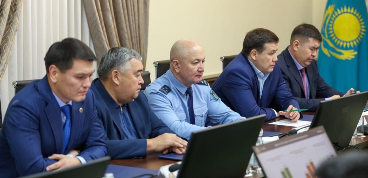 Участники совещания с участием акима Шымкента Габита Сыздыкбекова