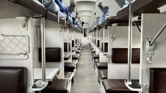 Маршрут Уральск – Астана: в вагонах теперь есть холодильники, кондиционеры, СВЧ-печи и USB-разъёмы