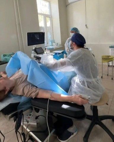 Операция бөлмесіндегі дәрігерлер