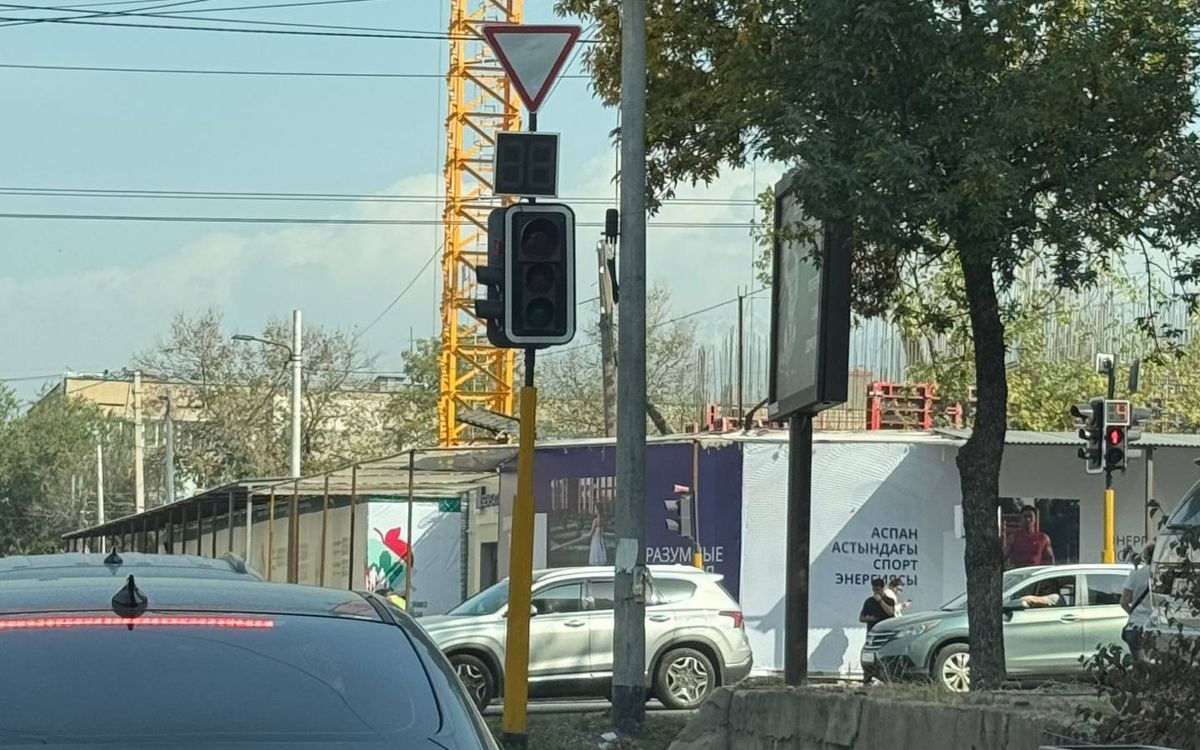 Строительство ЖК Baiqadam. Вид с западной стороны улицы Байкадамова