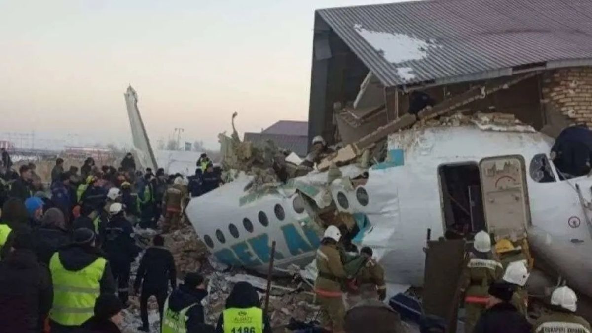 Кадр из видео о крушении самолёта под Алматы, 27 декабря 2019 года