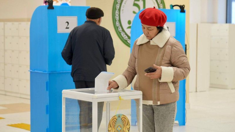 Первые выборы акима: в Семее открылись избирательные участки
