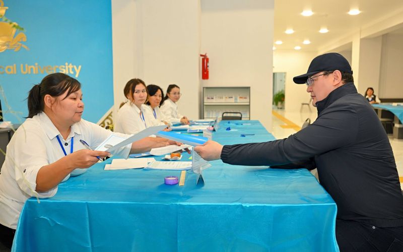 Аким Абайской области Берик Уали проголосовал на выборах акима Семея