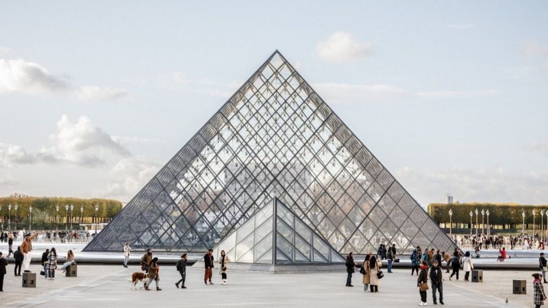 Ограбление Лувра совершили мелкие преступники из пригорода Парижа – прокуратура