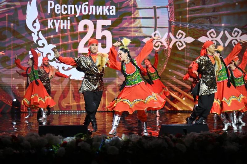 В Шымкенте прошли торжества в честь Дня Республики и 35-летия Декларации о суверенитете