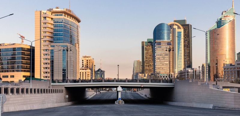 В Астане достроили пешеходный мост возле театра "Астана Опера"