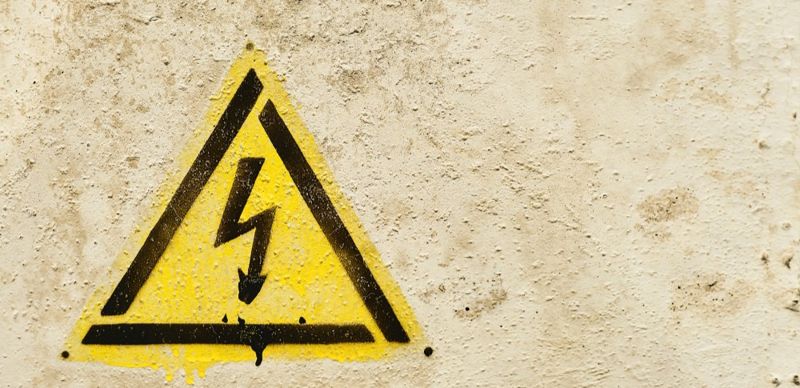 В Актау случился взрыв в магазине бытовой техники в жилом комплексе