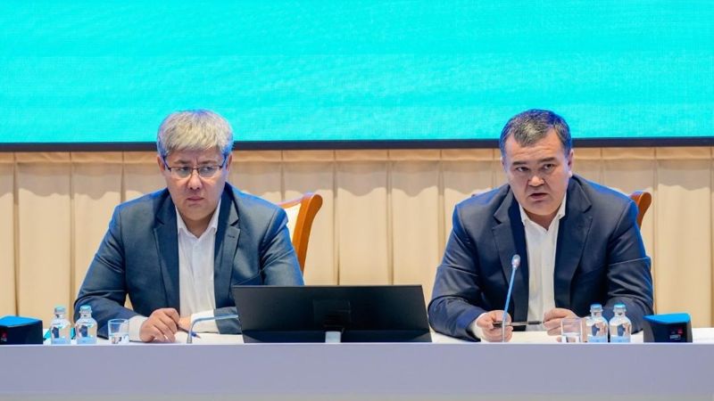 Женис Касымбек провёл встречу с жителями столицы