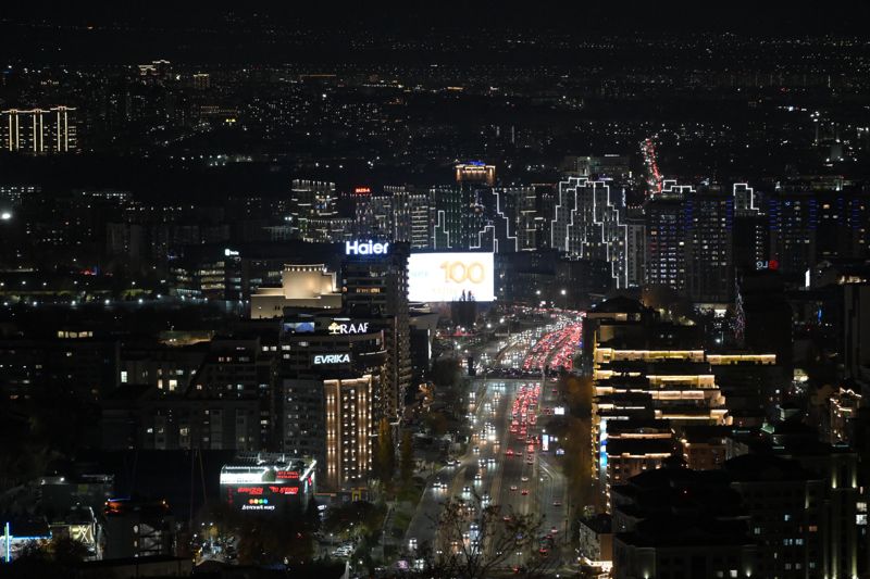 Дархан Сатыбалды проверил уличное освещение Алматы