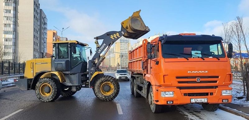  Почти 90 грузовиков снега вывезли из Астаны за сутки
