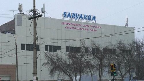 Пожар вспыхнул на оптовом рынке в Астане: горели два бутика