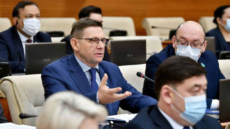 Депутат Пономарёв раскритиковал нефтяные компании за низкую долю казахстанского содержания